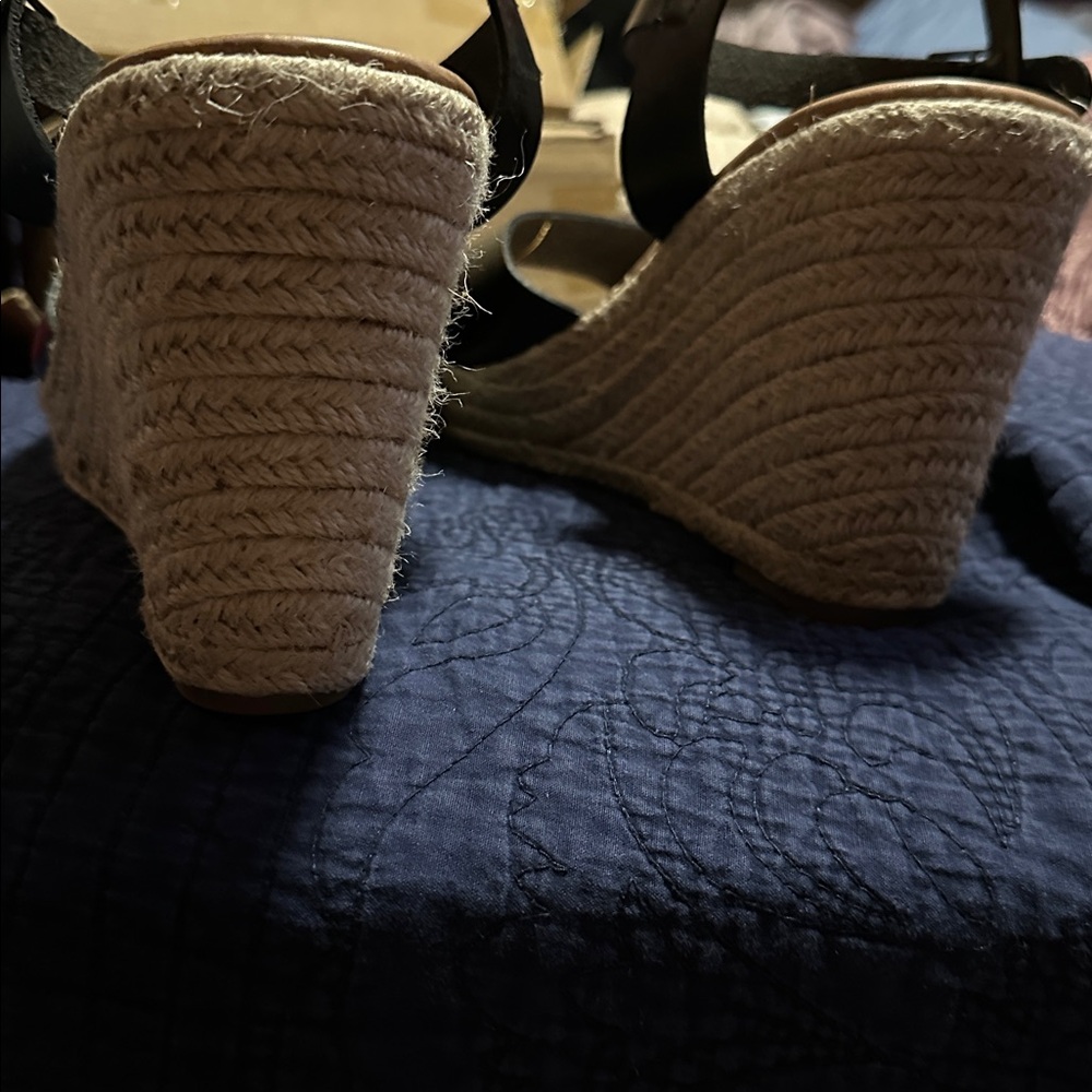 Torrid - Picture 2 of 4